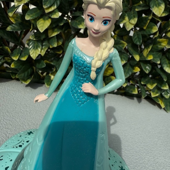 Disney Frozen Elsa Sings "Let It Go" Colorful Light and Sound Room GlowFrozen - Picture 3 of 10